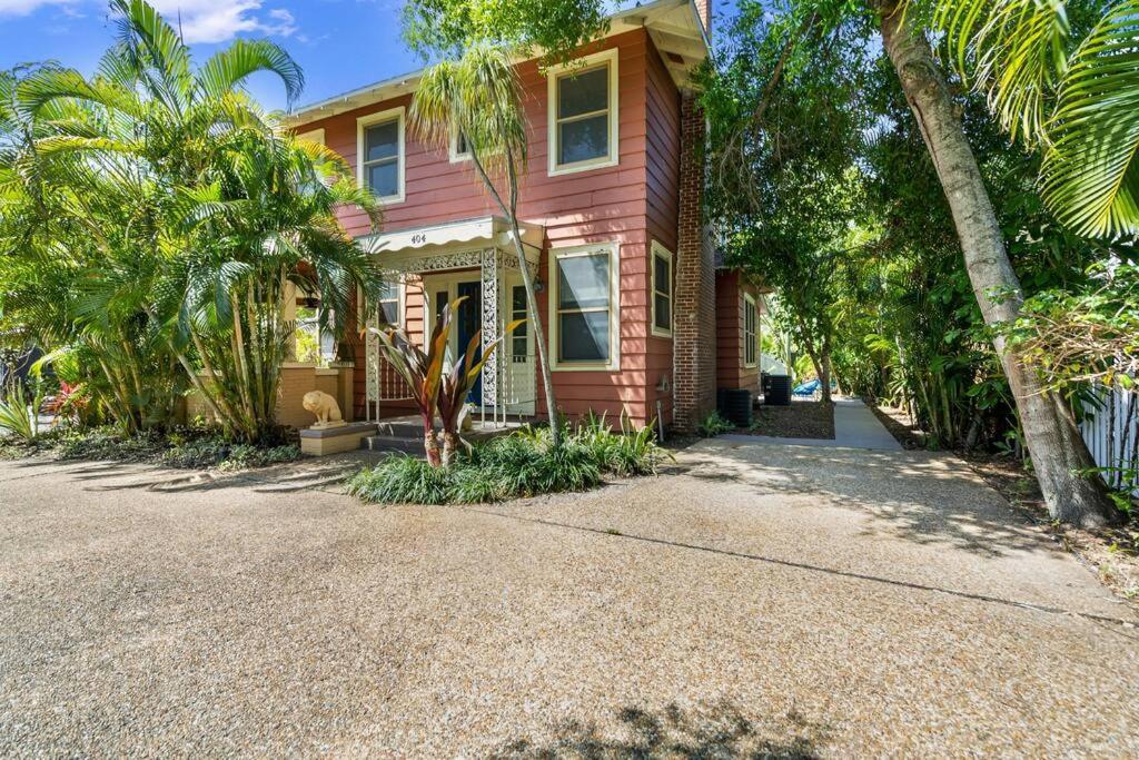 The Julia Place Carriage House Holiday home